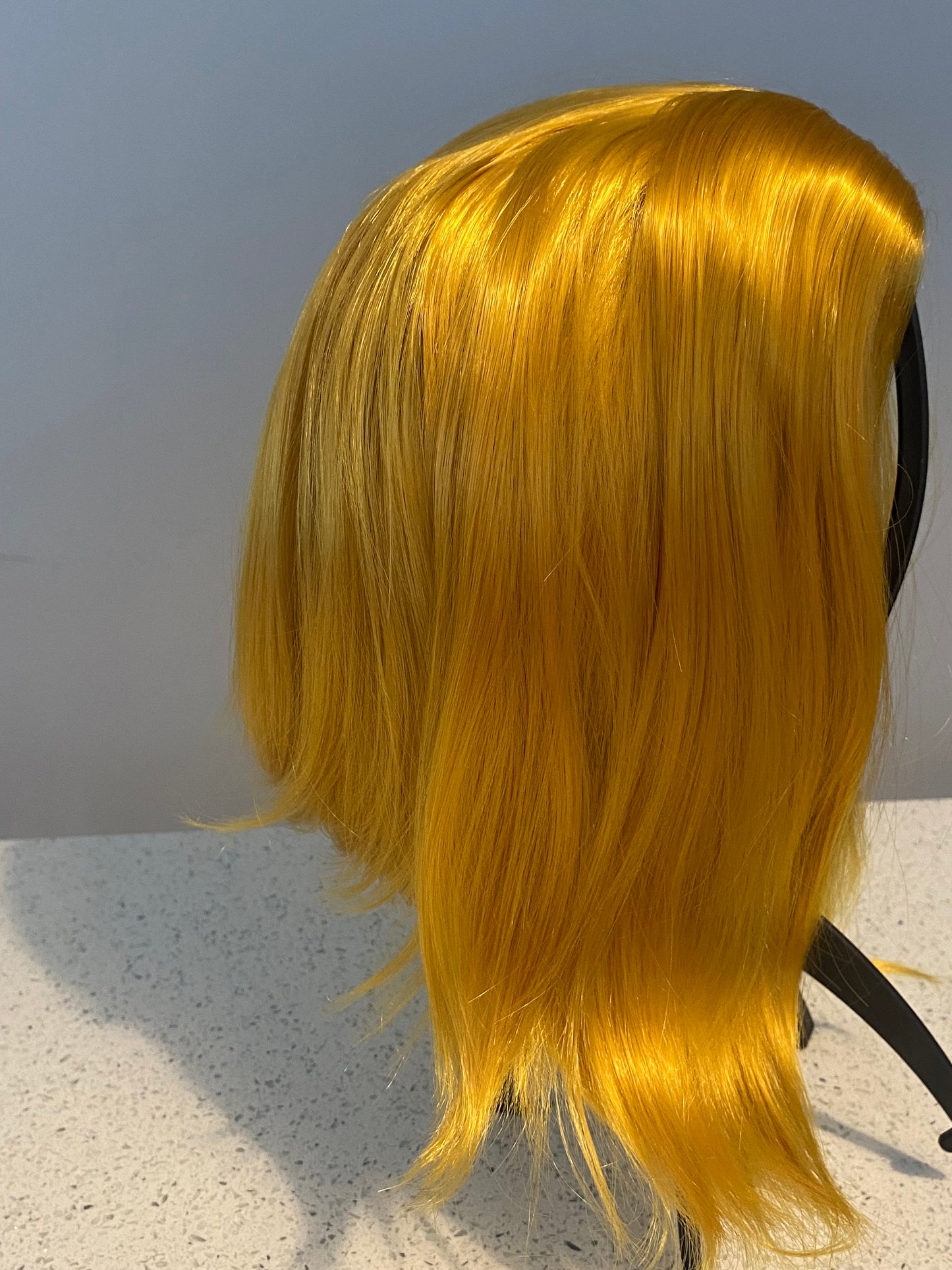 Short blond hair realistic chemical fiber hair cover - Gold